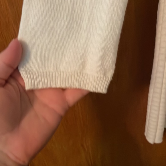 White knee length lightweight sweater - Picture 5 of 6